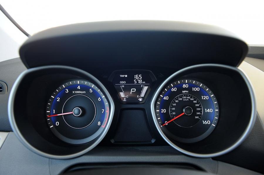  Hyundai Elantra Coupe 2012 года  (фото 61 из 88)